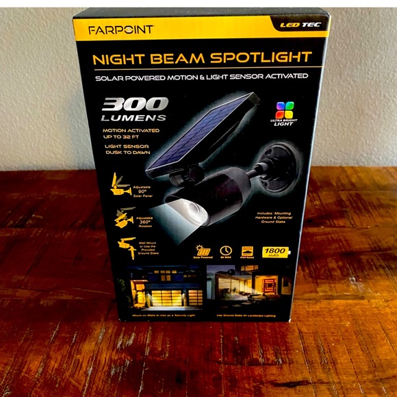 Solar powered 300 linens night beam spotlight with light sensor motion activated - Picture 2 of 4